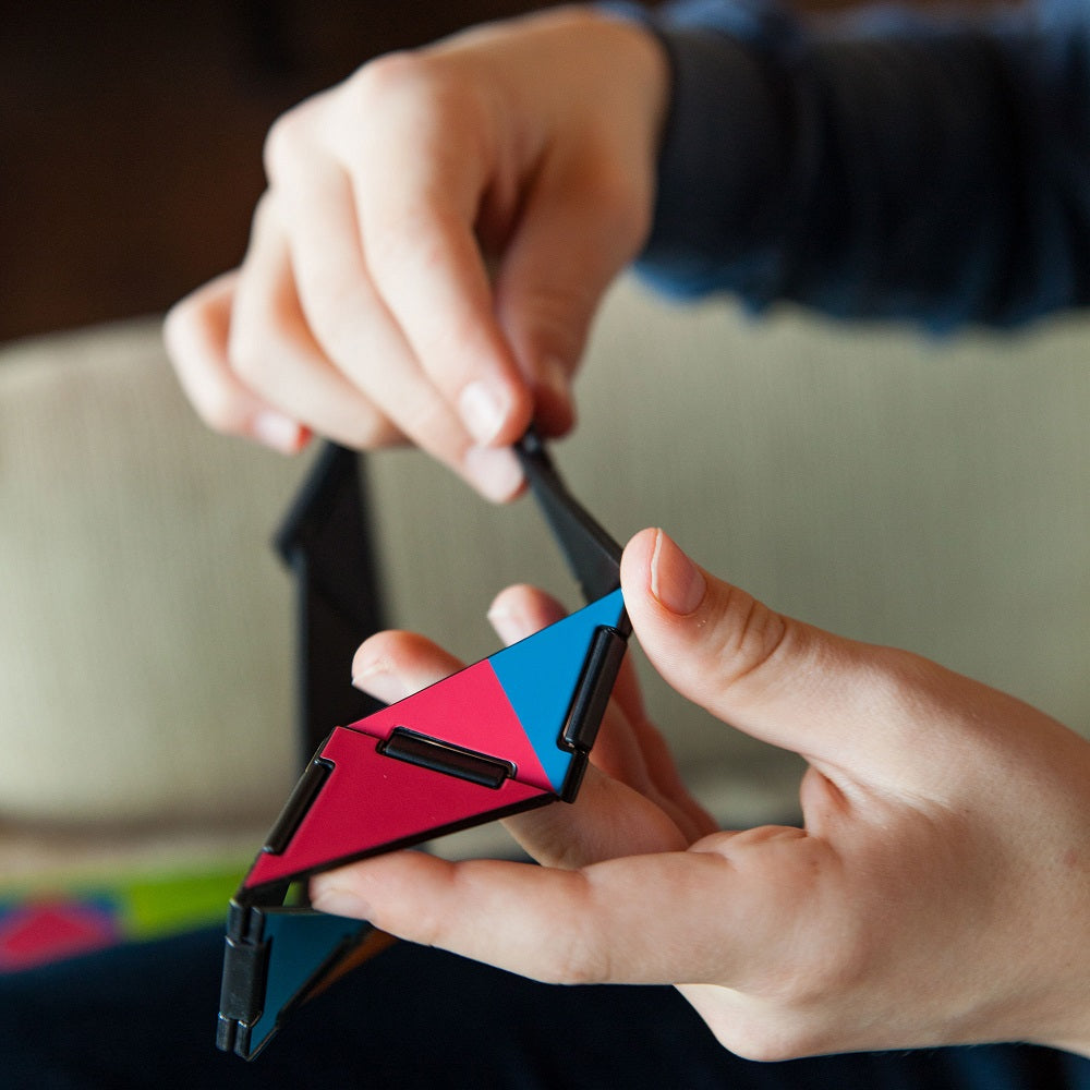 IVAN'S HINGE, JUEGO DE INGENIO