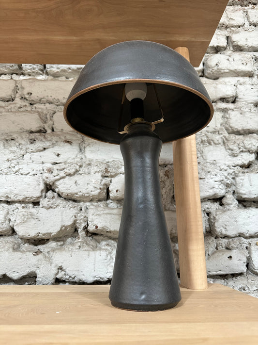 Lámpara cerámica negra