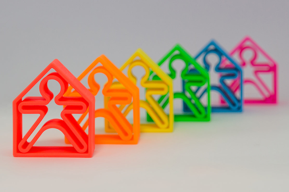 SET DE 6 PERSONAS Y 6 CASAS DE COLORES