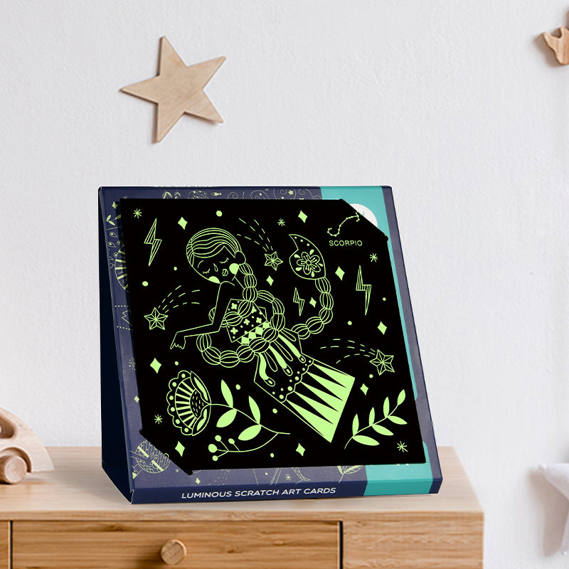 SCRATCH ART CARD, BRILLA EN LA OSCURIDAD, CONSTELACIONES