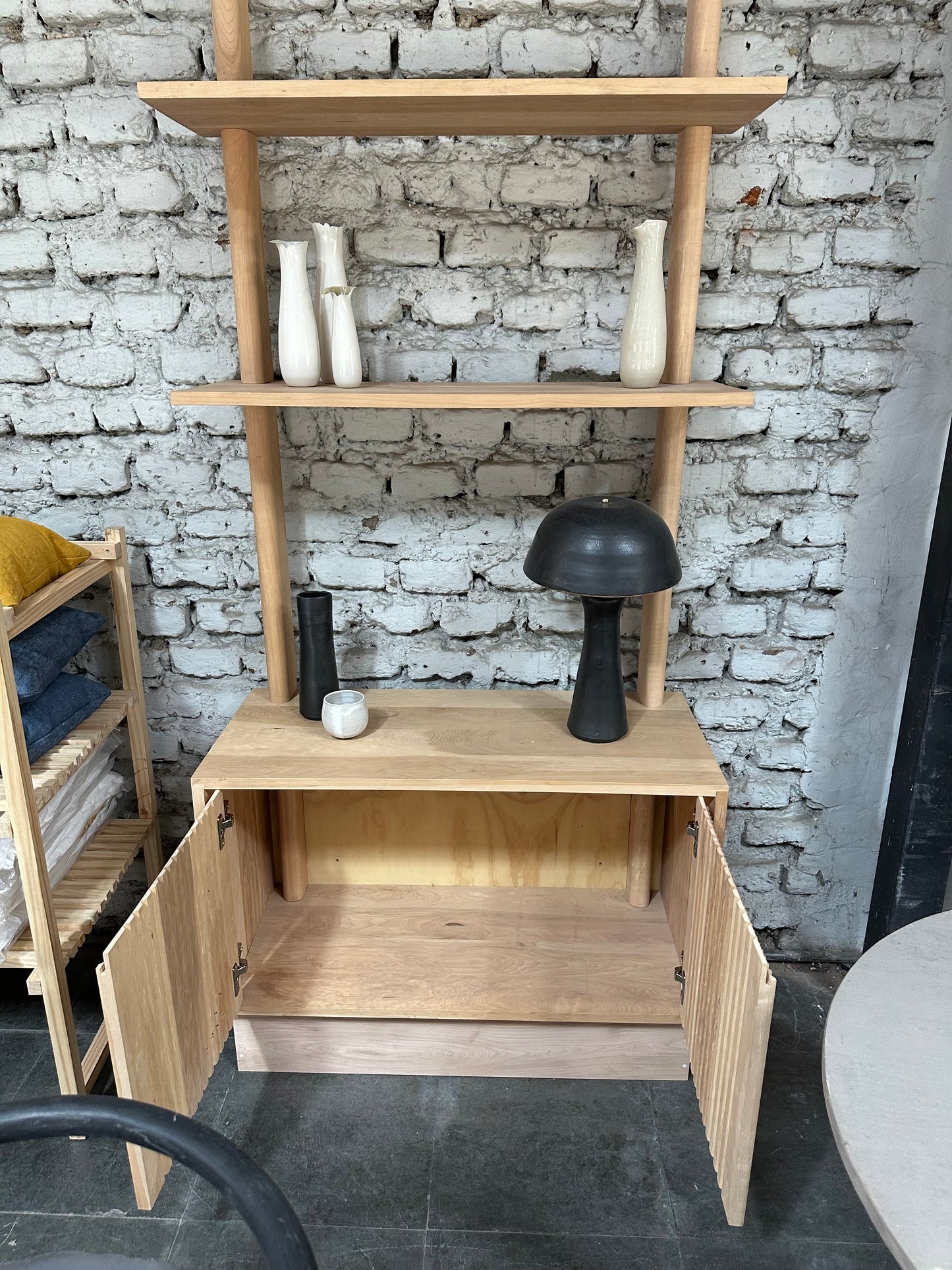 Mueble repisas y almacenaje inferior