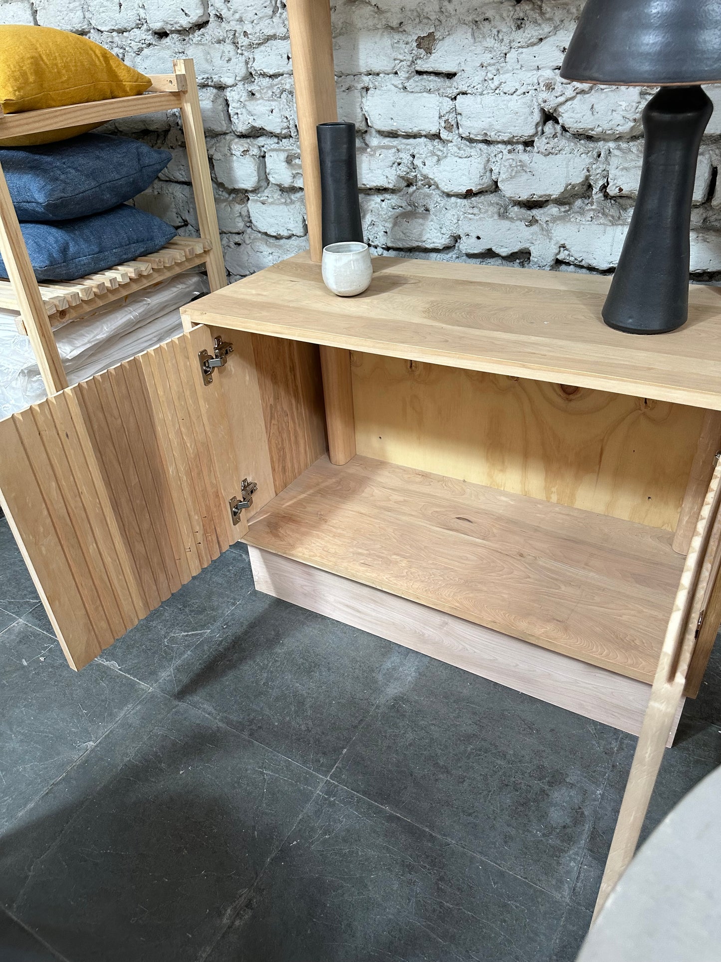 Mueble repisas y almacenaje inferior