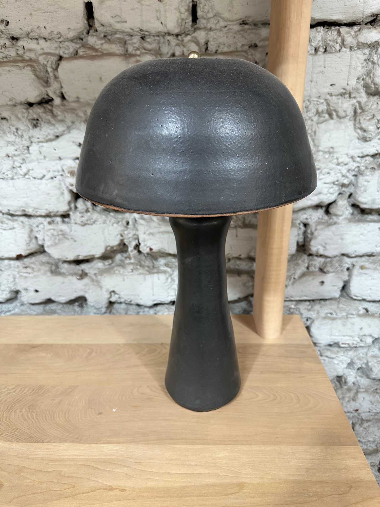 Lámpara cerámica negra