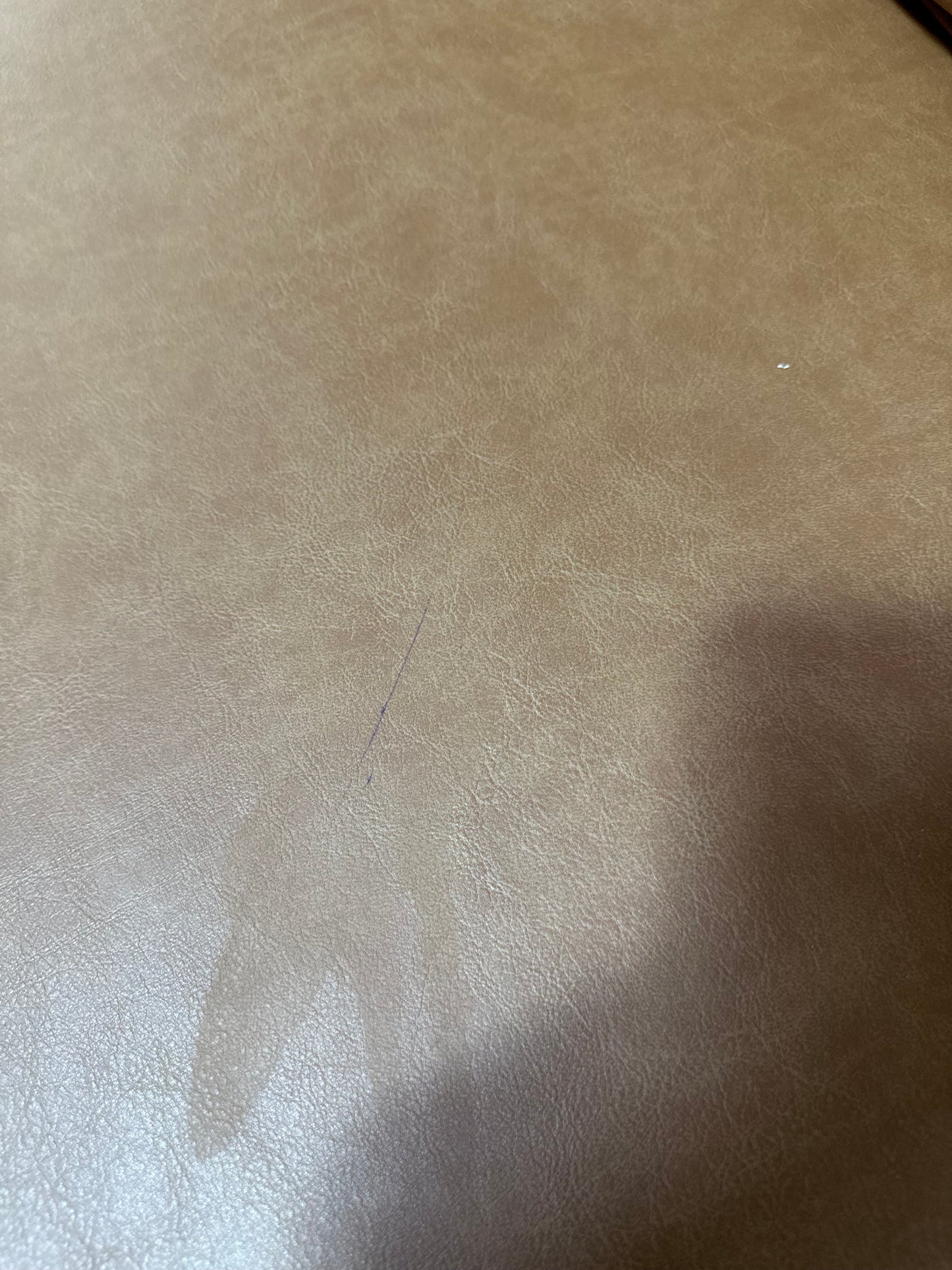 Sofá eco-cuero con pouf