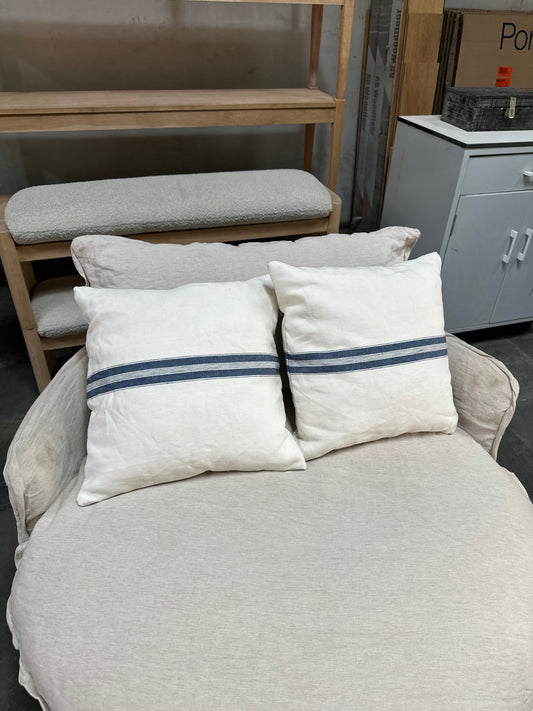 Cojín blanco lineas azules