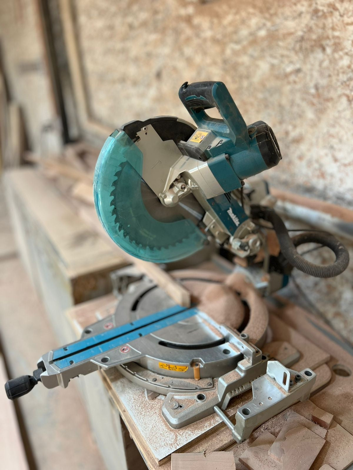 Sierra Ingleteadora Telescopica 12" Makita